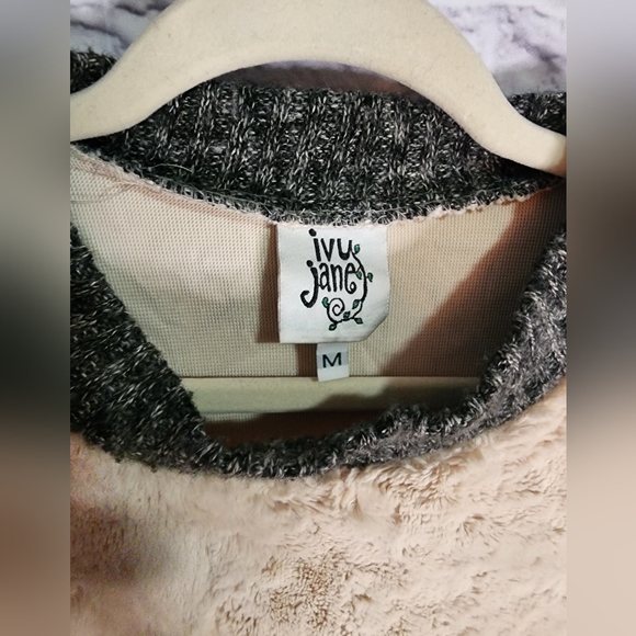 Ivy Jane size M faux fur sweatshirt. - Picture 3 of 4